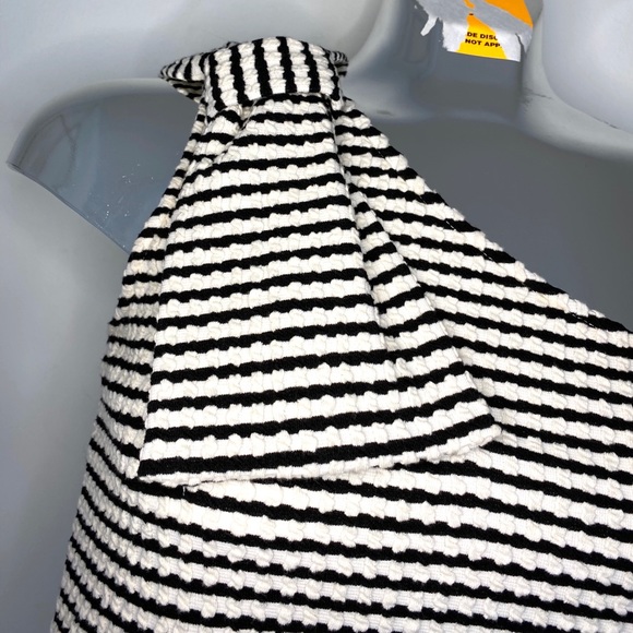 RW&CO blouse black/white stripe one shoulder - Picture 2 of 3